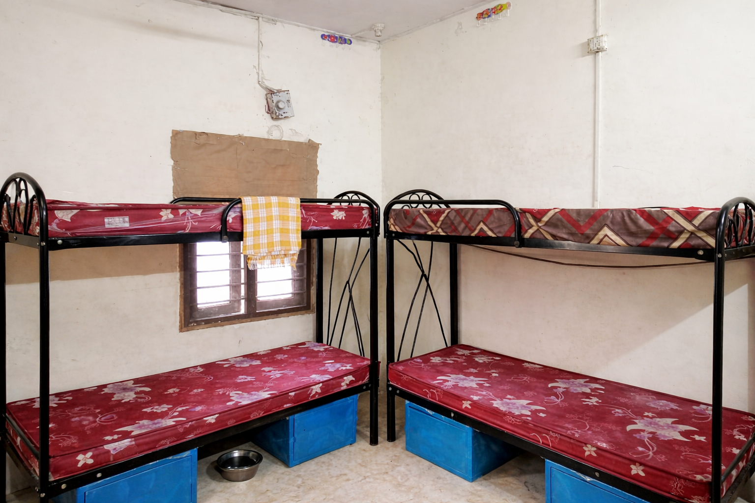 Appu Emy paying guest room photo 5