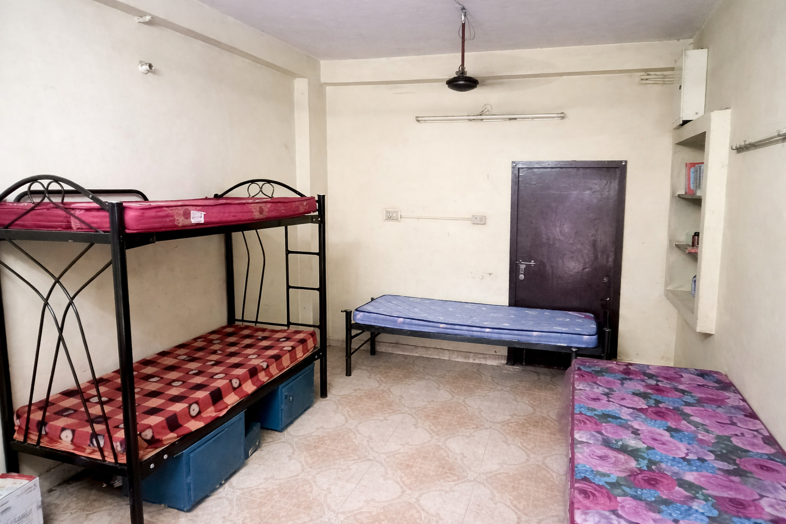 Appu Emy paying guest room photo 4