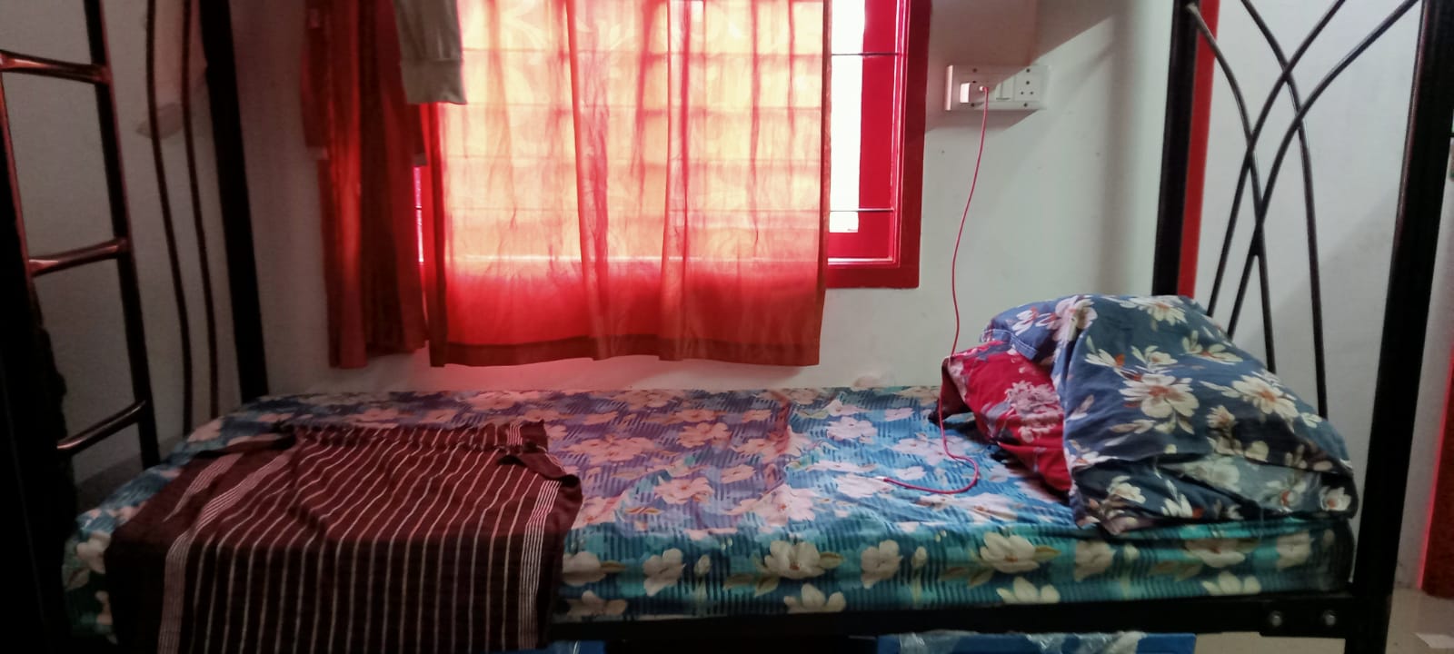Grand EMY paying guest room photo 4