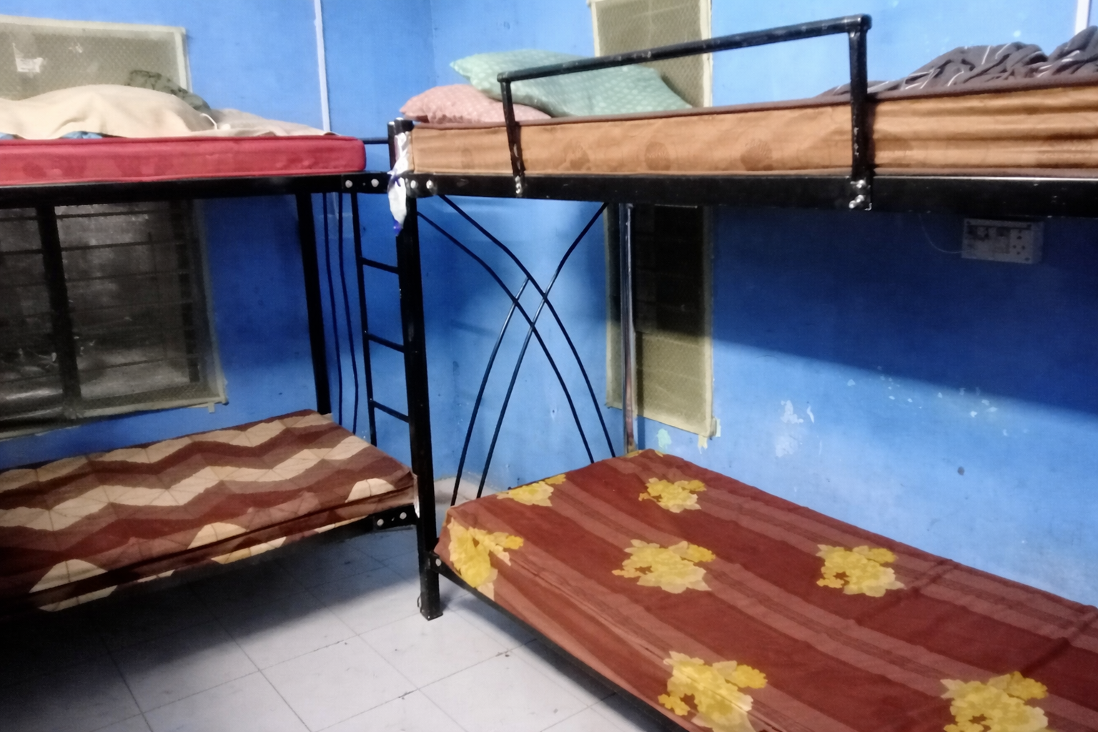 L8 Ground floor Emy Boys paying guest room photo 6