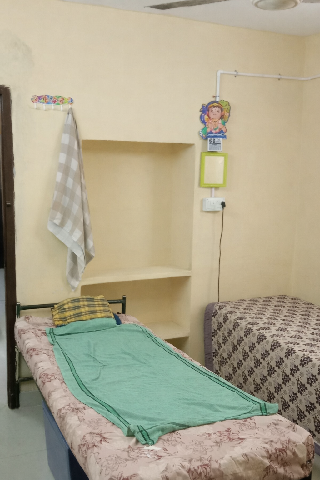 Ind Emy paying guest room photo 9