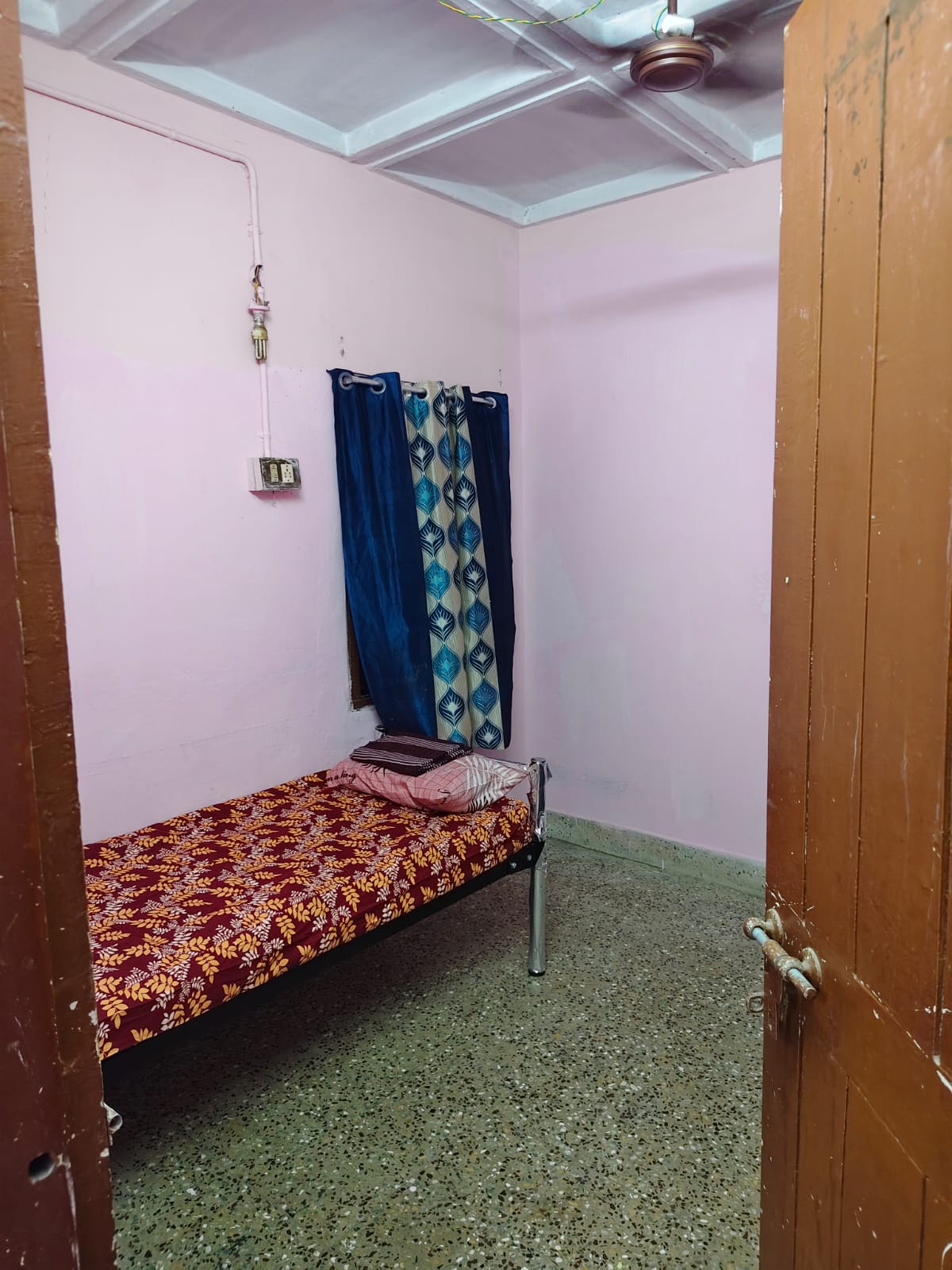 AC – Besant Nagar – EMY paying guest room photo 4