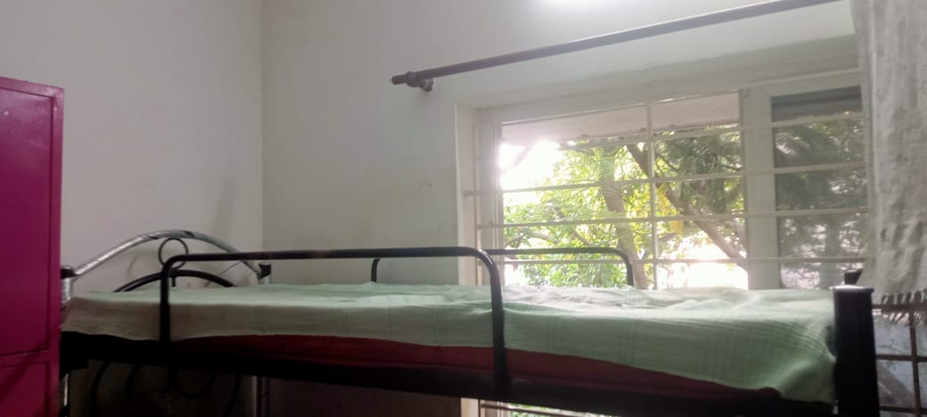 South Emy paying guest room photo 3