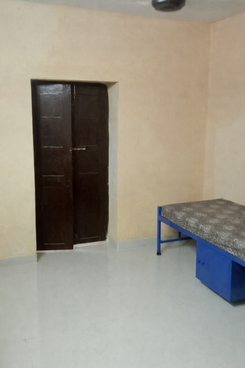Ind Emy paying guest room photo 8