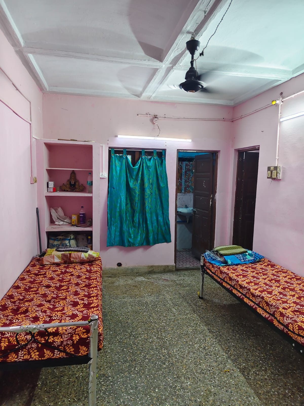AC – Besant Nagar – EMY paying guest room photo 9