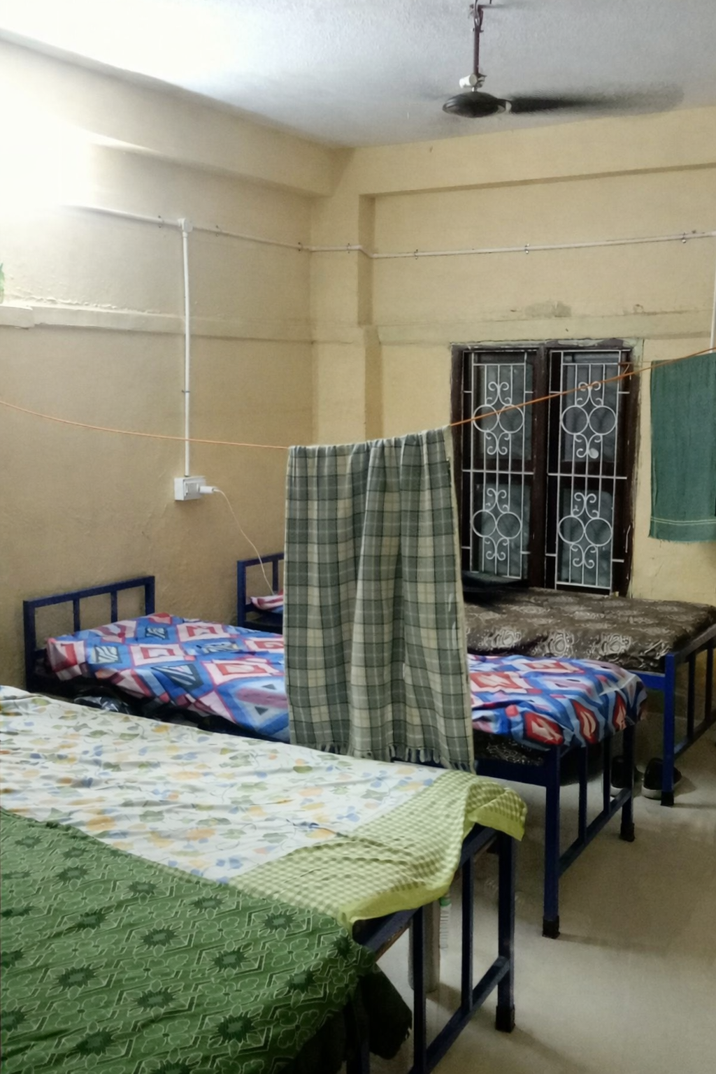 Ind Emy paying guest room photo 6