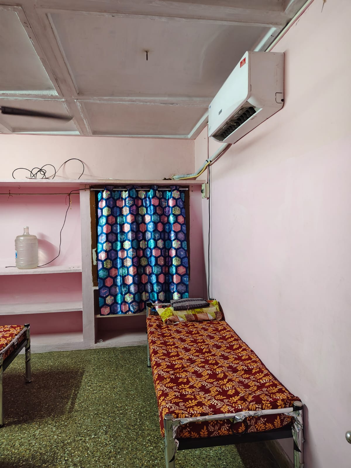 AC – Besant Nagar – EMY paying guest room photo 2